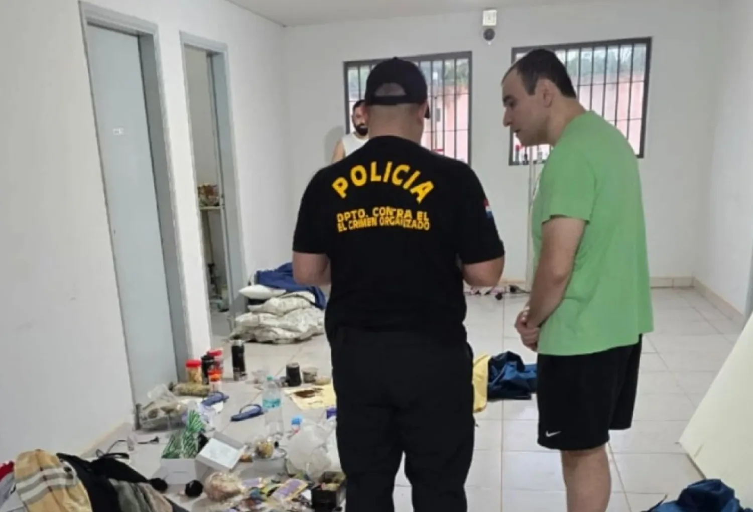 Fiscalía allanó celda de 'Tio Rico'.