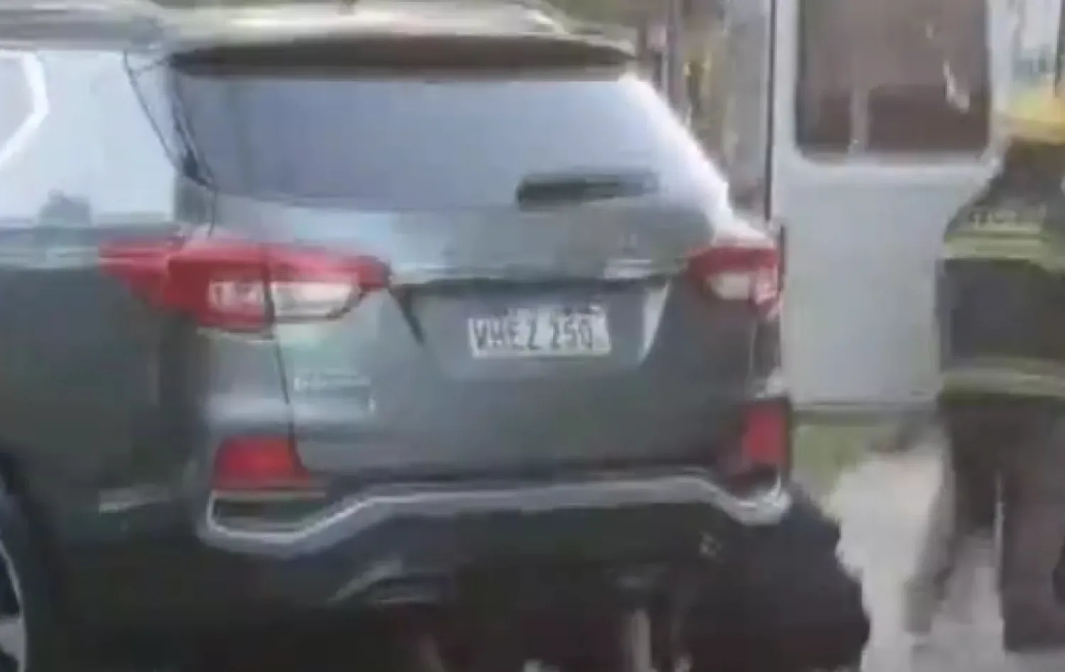 Un policía de vuelta en problemas en el tránsito.