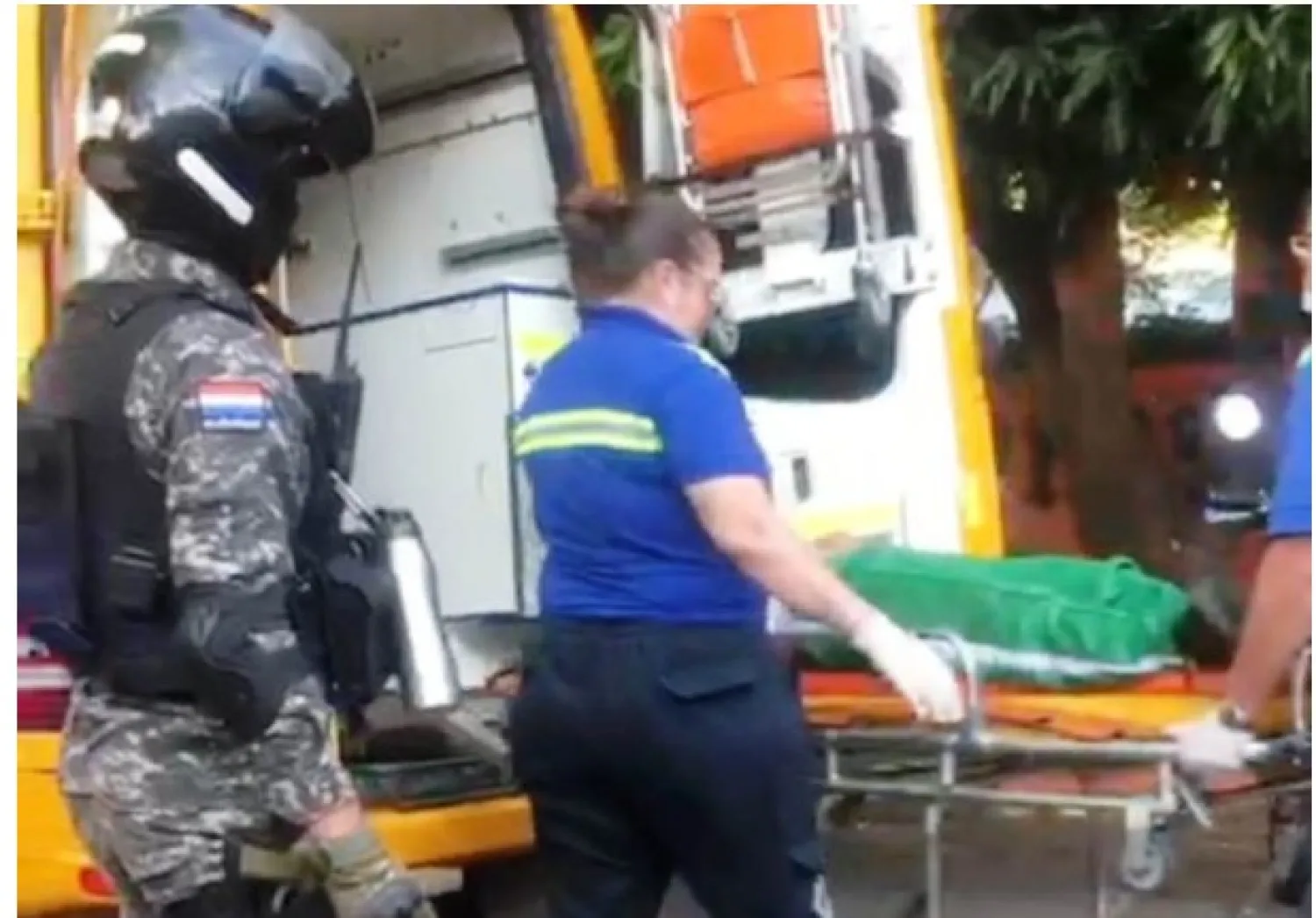 Estidiante convulsiona tras una brutal golpiza entre alumnos de la misma institución educativa.