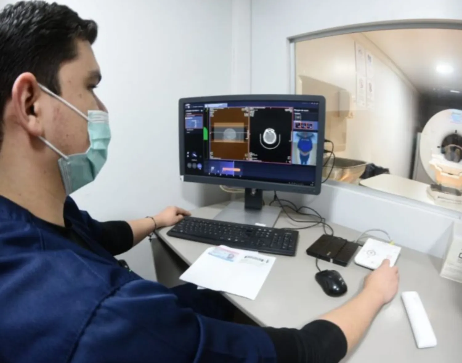 Ministerio de Salud presentó nuevo tomógrafo en PJC.