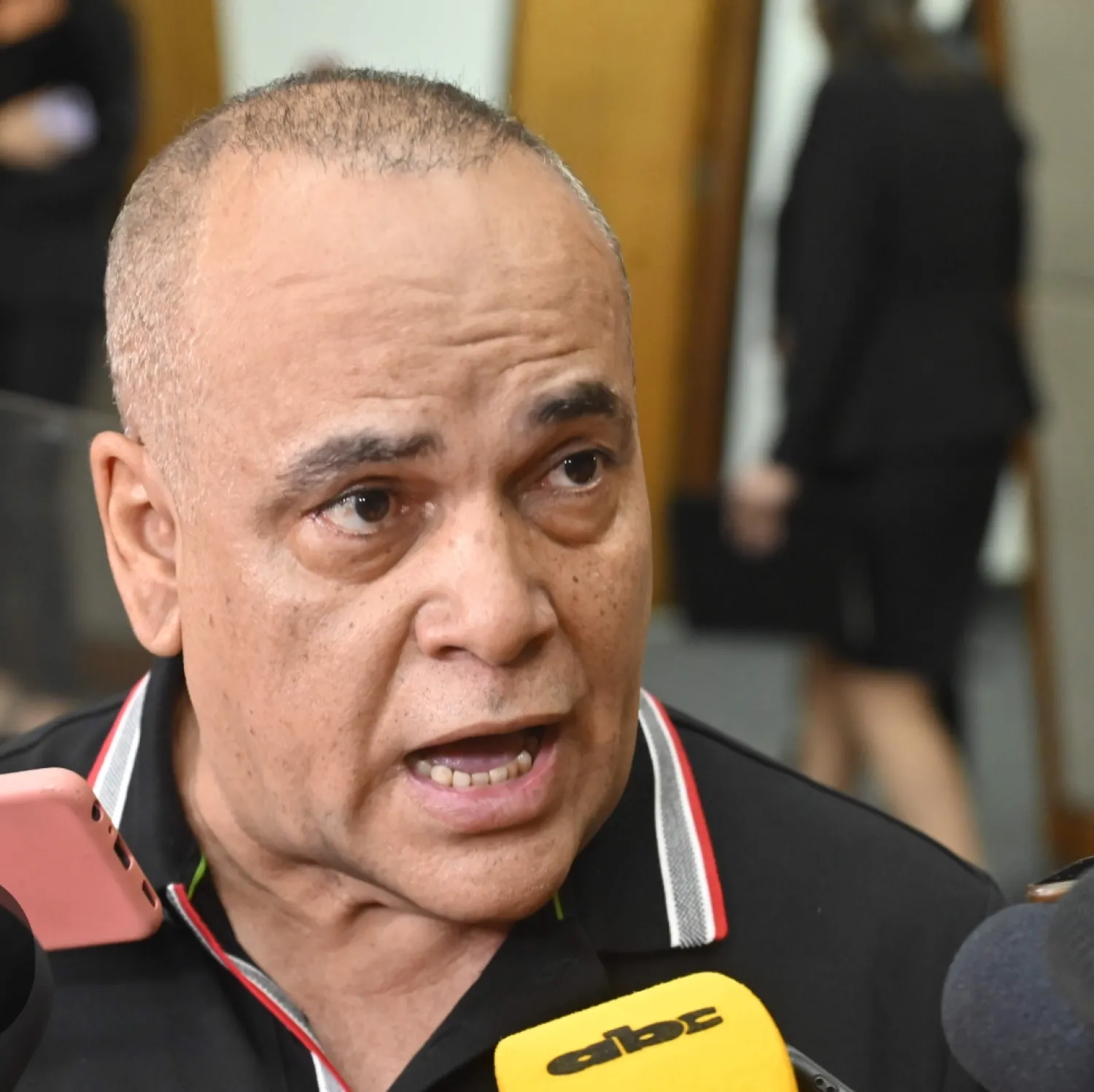 Senador Núñez defiende a Santiago Peña.