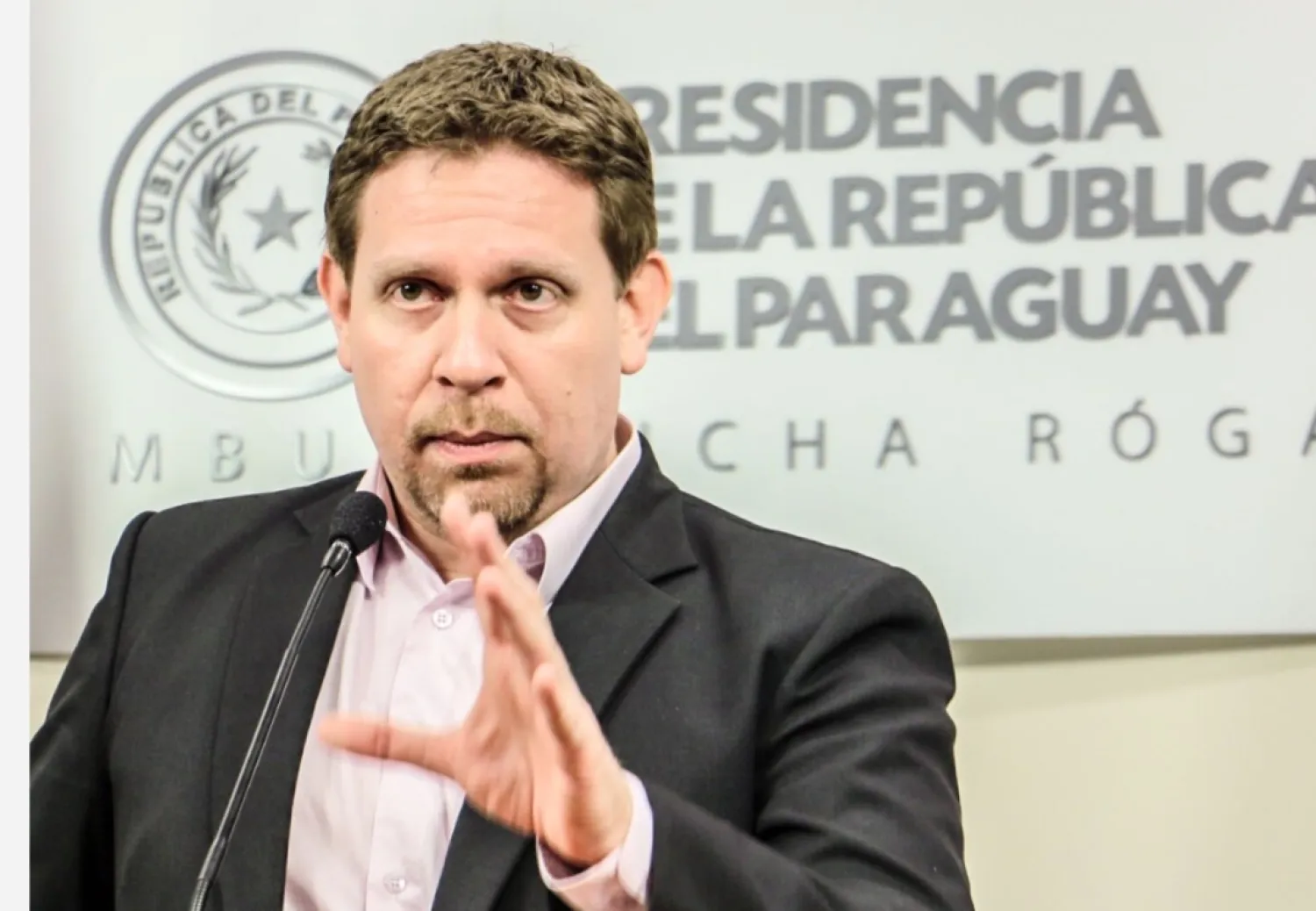 Presidente de Petropar nego desviación de mujeres en Petropar