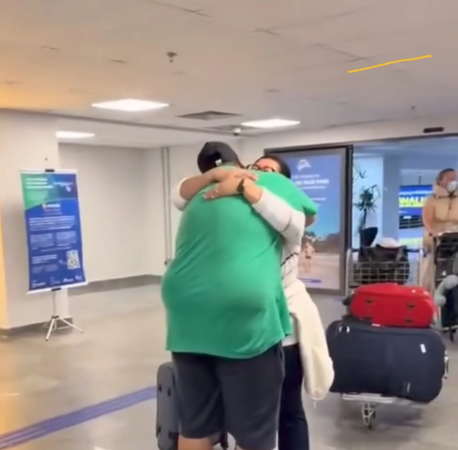 Adner recibió a su mamá que vino de España, pero sin ella