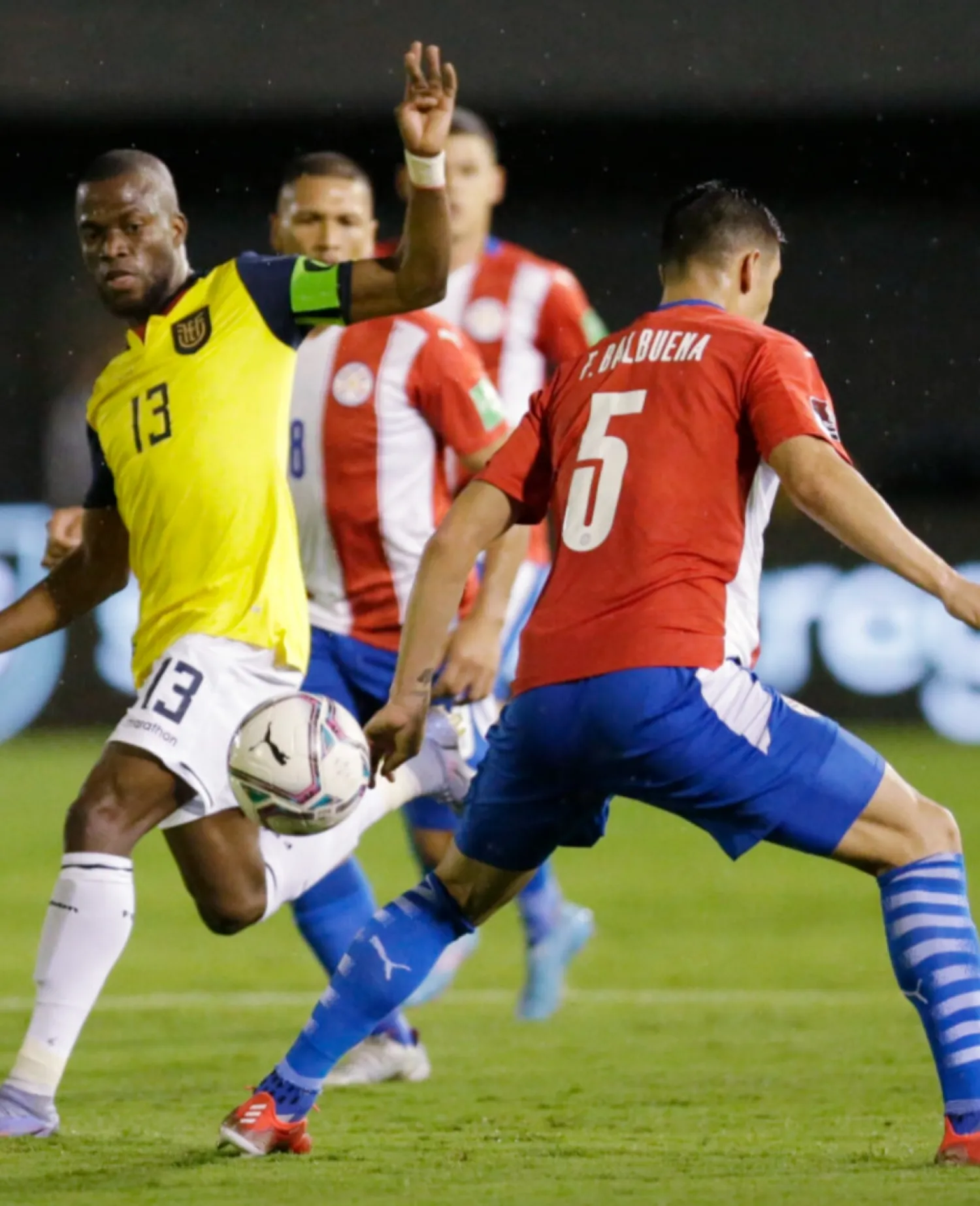 Hay 6 jugadores que sobreviven en la Selección de los combos anteriores.
