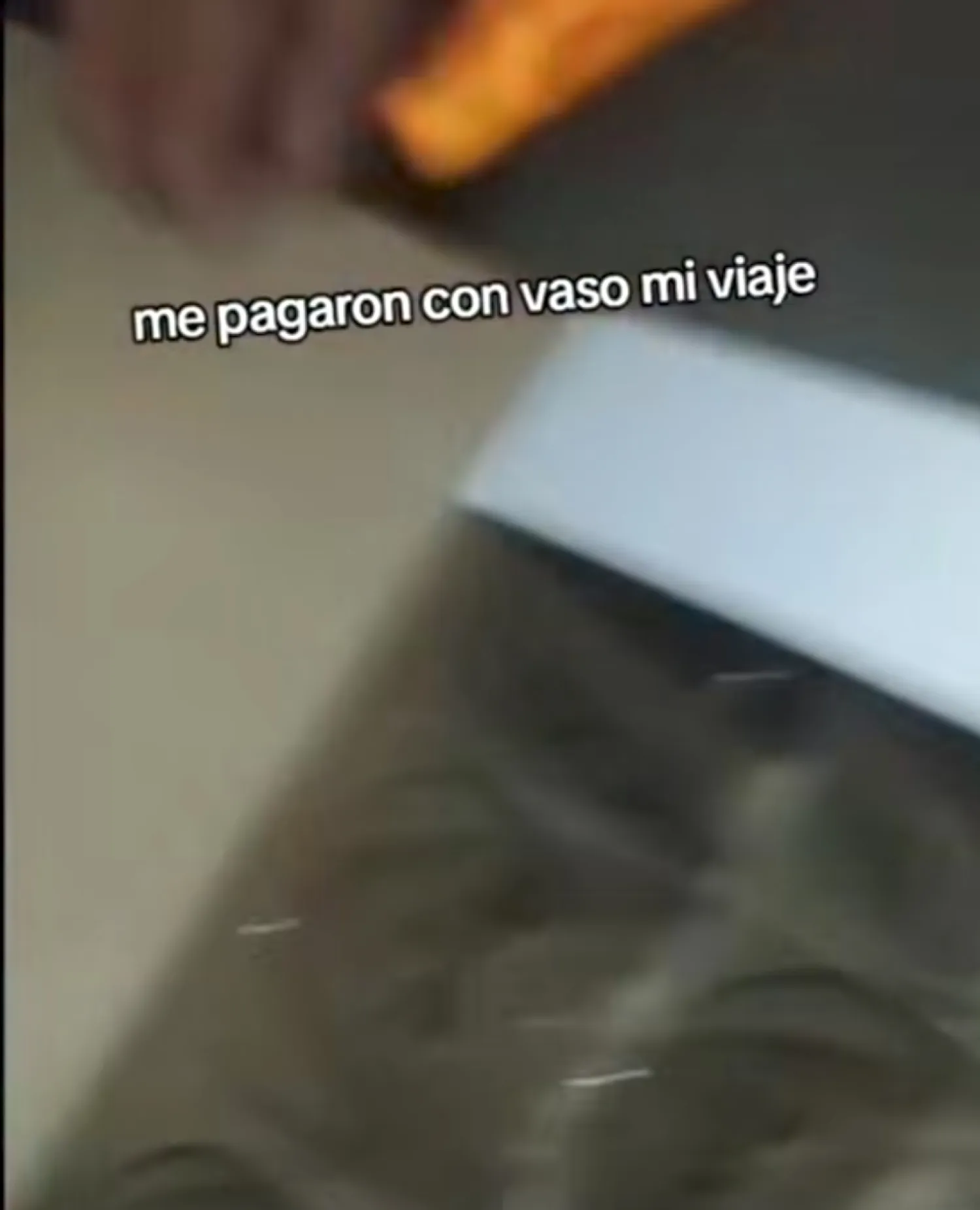 No hay plata y pagan con vasos coleccionables