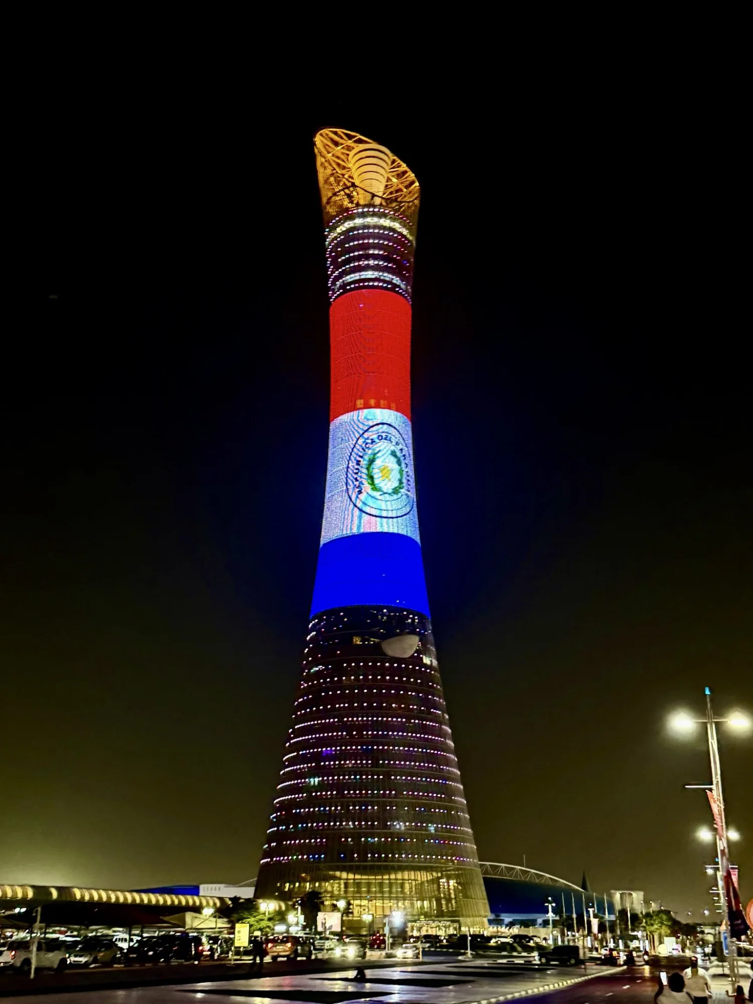Paraguay en la torre más alta de Qatar.