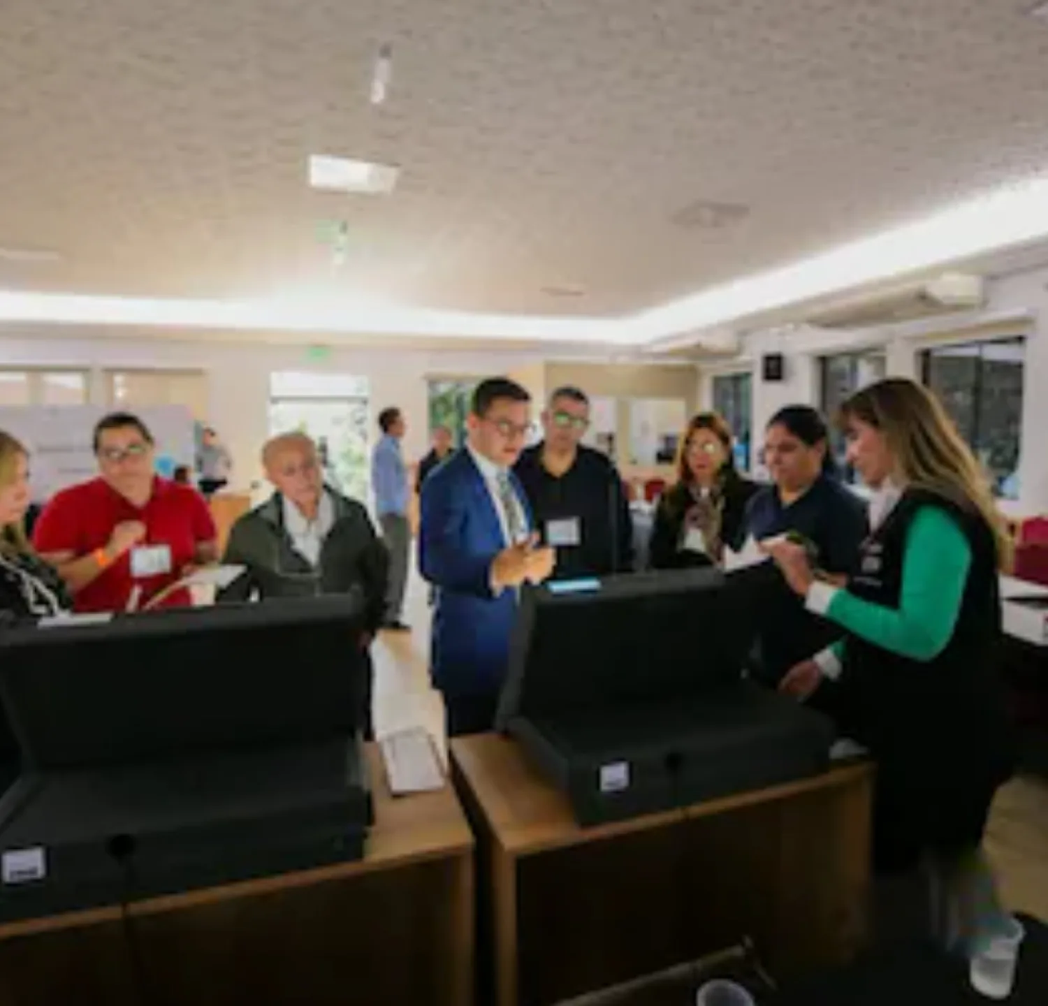 Opositores no están de acuerdo con las máquinas de votación