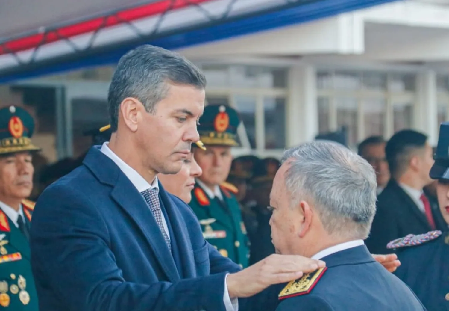 El nuevo comandante de la Policía Nacional recibió su bastón de mando.